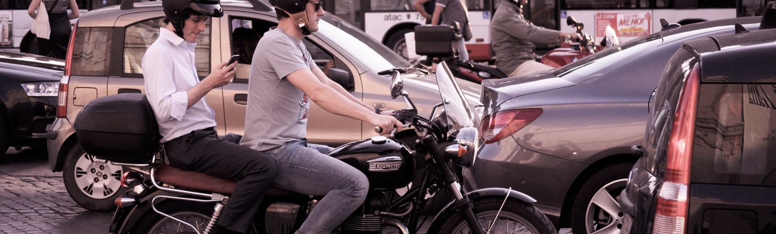 motorcycle-smartphone
